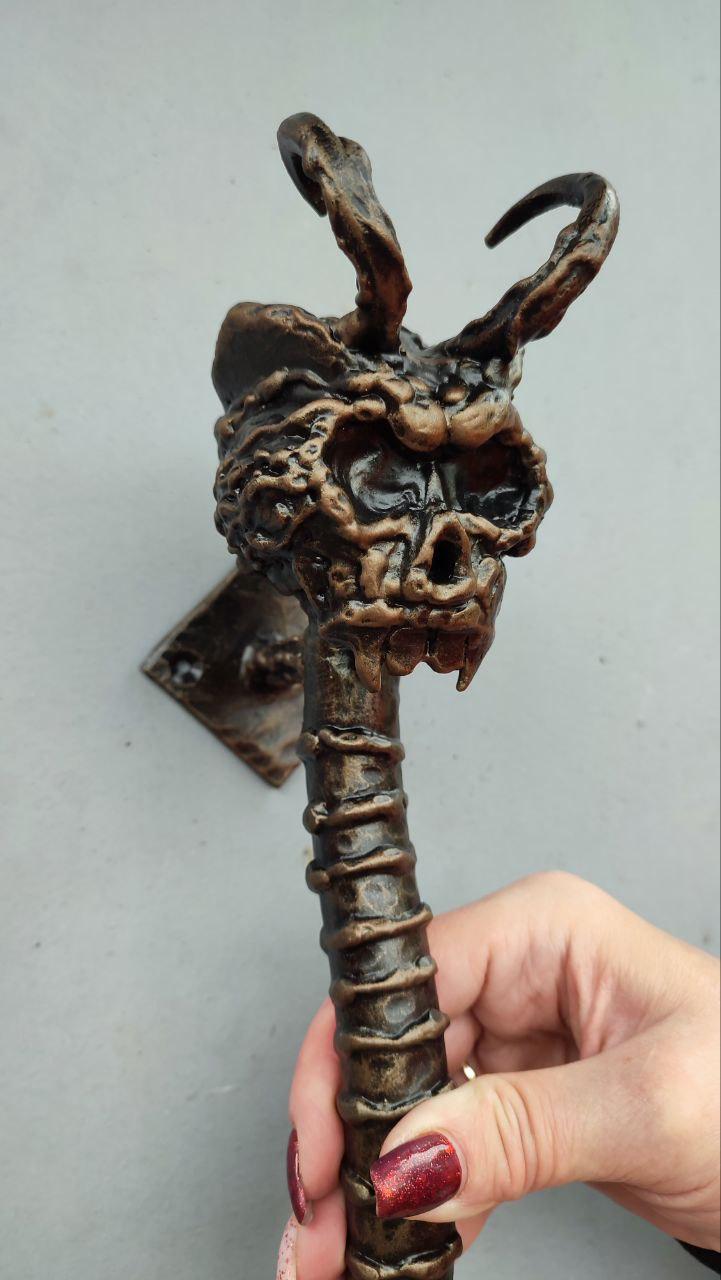 Hand-forged Demon Skull Door Handle – Gothic Wrought Iron Pull