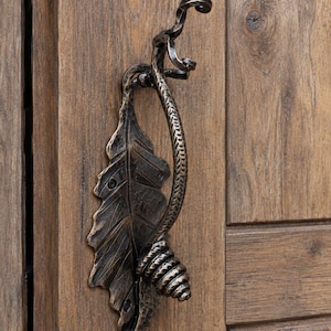 Tirador de puerta de hoja de roble forjado a mano con caracol, tirador de hierro forjado, decoración rústica de bosque.