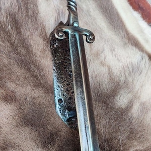 Tirador de puerta con forma de espada forjada, tirador de puerta vikingo, herrajes góticos, tirador de hierro medieval, decoración fantástica para el hogar.