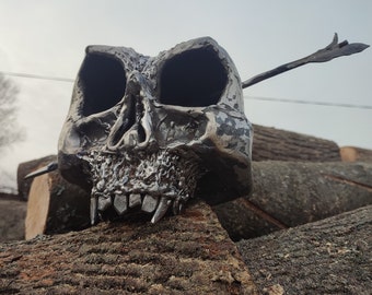 Portacandele a forma di teschio forgiato a mano per decorazioni di Halloween – Decorazione gotica di Halloween con dettaglio a freccia