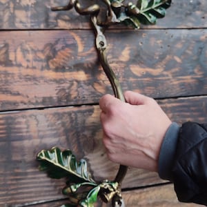 Tirador de puerta de rama de roble forjado a mano – Tirador rústico de hierro con bellota, inspirado en la naturaleza, 40,6 cm (16").