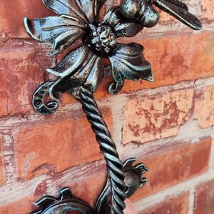 Tirador de puerta de hierro forjado a mano con forma de libélula, tirador rústico de metal forjado, herrajes decorativos.