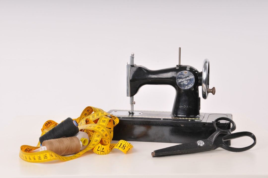 Vintage Metal Sewing Machine, Vintage Small Hand Sewing Machine