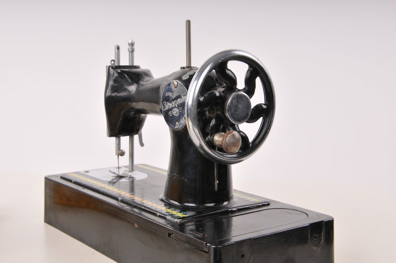 Vintage Metal Sewing Machine, Vintage Small Hand Sewing Machine