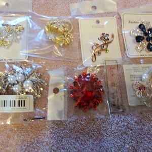 Costume craft Pins/brooches Lots of 8