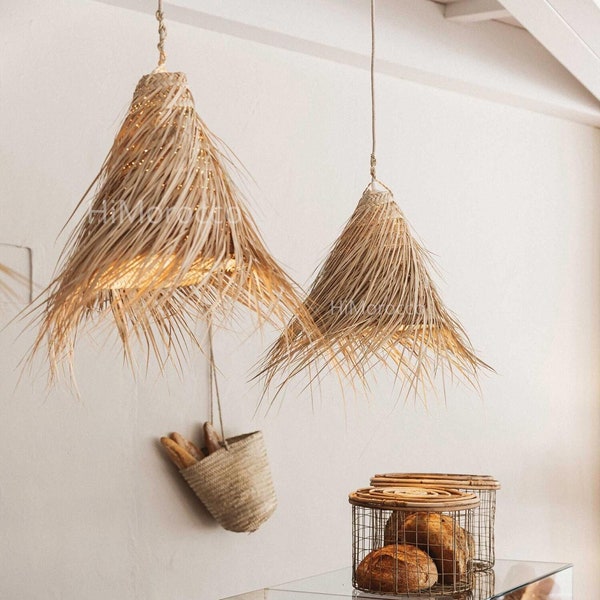 Braided pendant lamp in natural palm fiber - Suspension en osier