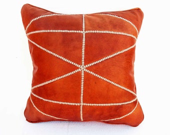 Cognac Leather Pillow Cover Whit Handmade Stitching - Housse de coussin en cuir marocain - Oreiller en peau de chèvre - Housse d’oreiller marron antique doux