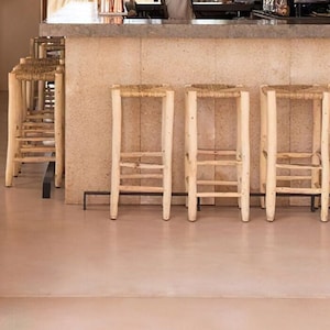 Handmade Wooden Bar Chair - High Barstool in raw wood and palm leaves