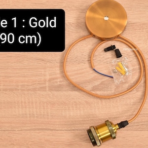 K&ouml;nnte beinhalten: Goldfarbene Pendelleuchte mit einem 90 cm langen Kabel. Die Leuchte enth&auml;lt eine Deckenplatte, eine Lampenfassung und Verdrahtungskomponenten. Der Text auf dem Bild lautet "Style 1: Gold (90 cm)".