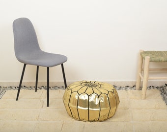 Marokkanischer Pouf aus goldenem Leder