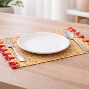 Set von 2 Handgefertigten marokkanischen Stroh Tischsets mit Bunten Quasten