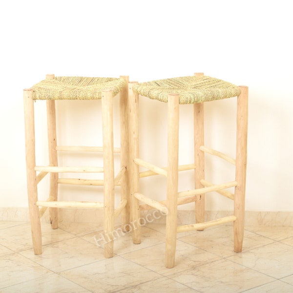 Tabouret haut de bar en bois brut et feuilles de palmier - Chaise de bar fait main en bois