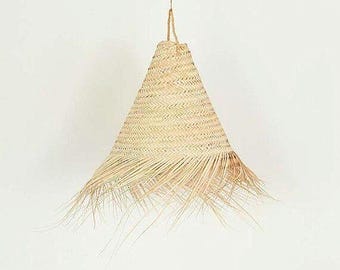 Braided pendant lamp in natural palm fiber