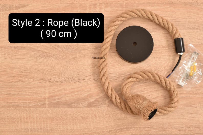 K&ouml;nnte beinhalten: Eine beige Seil-Pendelleuchte mit schwarzer Deckenplatte und schwarzem Lampenhalter. Das Seil ist 90 cm lang. Der Text auf dem Bild lautet "Style 2 : Rope (Black) (90 cm)".