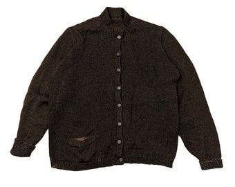 Pull cardigan marron en tricot pour femmes en laine avec réparations à la main vintage