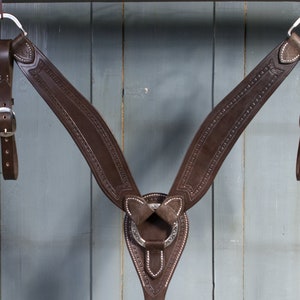 Breast collar for a horse with western saddle
