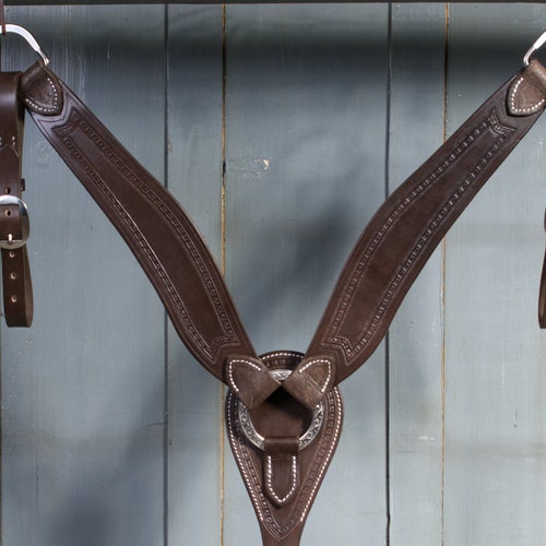 Breast Collar for a Horse With Western Saddle Etsy