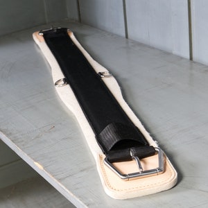 Wool felt cinch girth for a horse