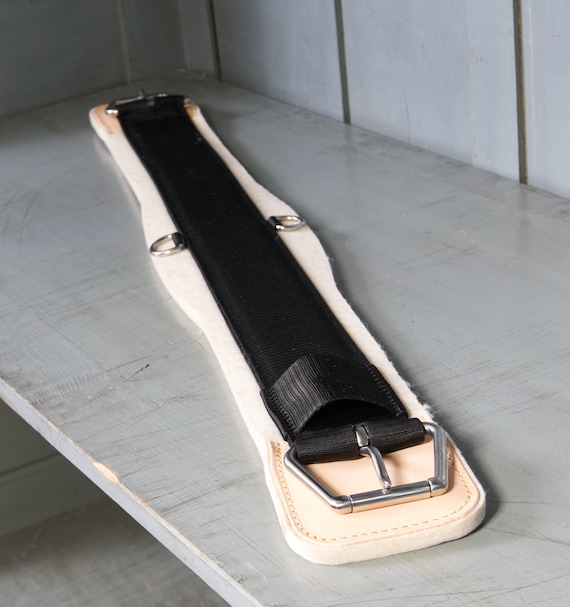 Wool felt cinch girth for a horse