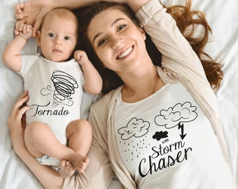 matching mother and newborn daughter outfits