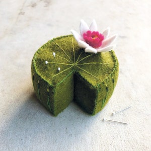 Water Lily Pad Pin Cushion Kit - Make Your Own - Wool Felt Water Lily Pad Pin Cushion Kit - Make Your Own - Wool Felt