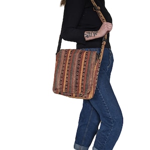 Bolso de hombro de algodón a rayas nepalí tejido de comercio justo con correa ajustable y dos compartimentos en 4 colores