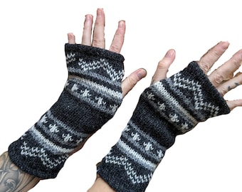 Scaldabrasci fair trade in lana di design bianco e nero con fodera in pile