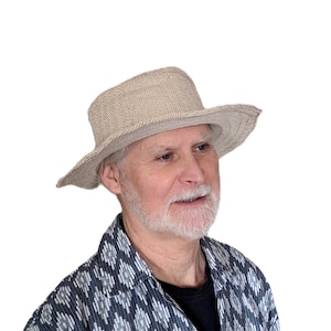 Chapeau en coton équitable : motif tissé en zigzag, bord flexible à armatures