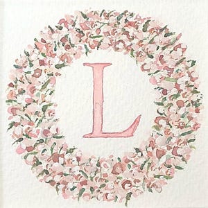 Corona floral circular con letras iniciales: acuarela personalizada