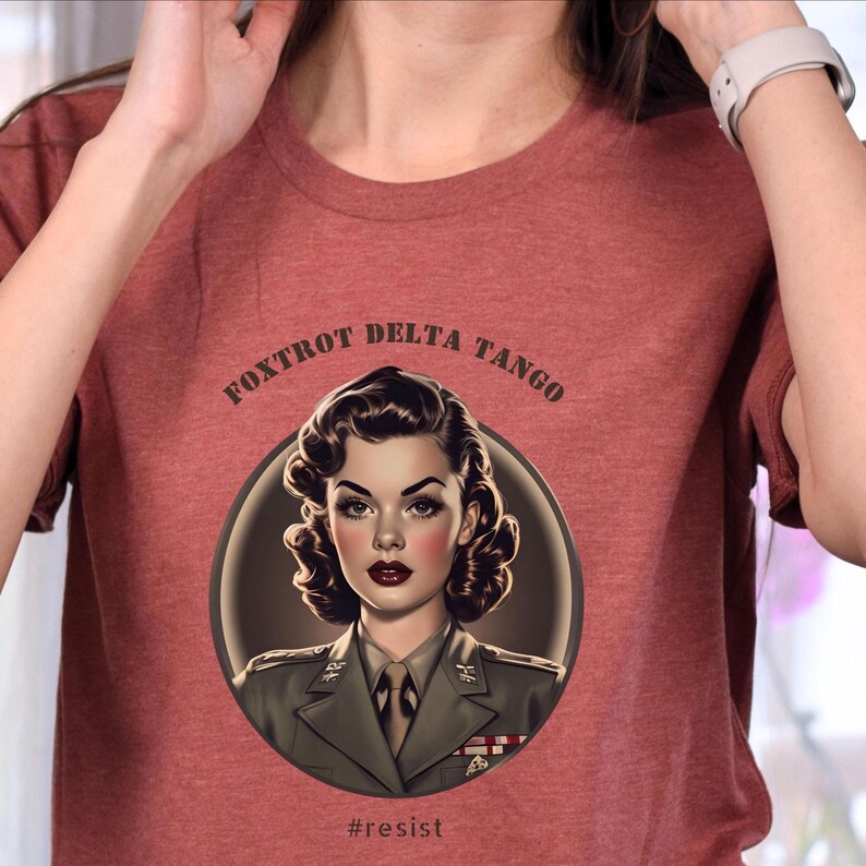 Camiseta gráfica retro FDT, "Trump sutil", feminista liberal, justicia social, abolición de ICE, derechos humanos, justicia social, sin reyes imagen 1