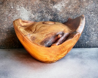 Handmade Elm wooden urn ( 260 c.i.), woodturning