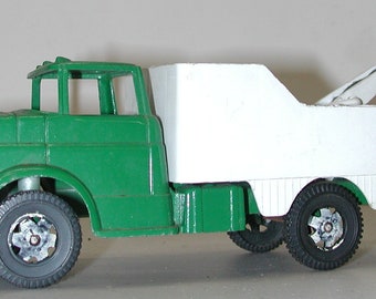 1953 Chevrolet Texaco Tow Truck 1:18 Scale Mira by Solido Vintage