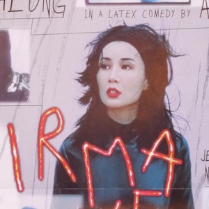 Irma Vep-Original Vintage Movie Poster de Les Vampires de Olivier Assayas, Maggie Chung y Jean-Pierre Léaud en los tejados de París