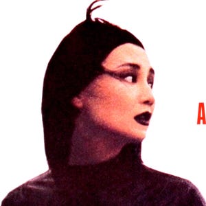 Irma Vep – oryginalny plakat filmowy z filmu Les Vampires autorstwa Olivera Assayasa, Maggie Chung i Jean-Pierre’a Léauda na dachach Paryża