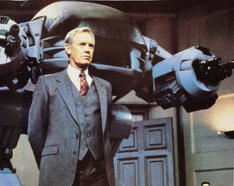 RoboCop-Un poster del film italiano vintage originale della satira del crimine futuristico di Paul Verhoeven con Peter Weller, Nancy Allen e Ronny Cox