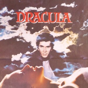 Dracula-een originele vintage filmposter van John Badham&#39;s Gothic Romance met Frank Langella als Dracula en Laurence Olivier als Van Helsing
