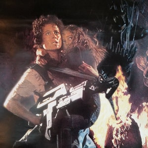 ALIENS-A Rare Original Vintage Movie Poster for James Camerons Action-Packed Sci-Fi Sequel with Sigourney Weaver, and Michael Biehn