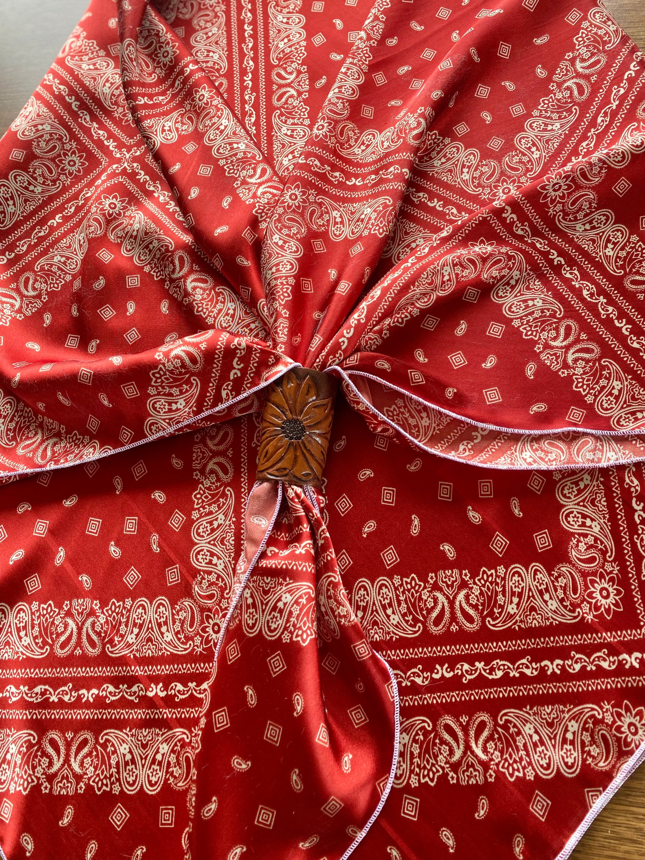 Écharpe Carrée Western HOTLINE – Motif Bandana Boho, Marron Rustique, Femme