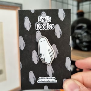 Spooky Ghost Metal Pin: Halloween Backpack Accessory