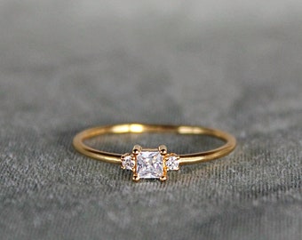 White Zircon Ring-Gold Vermeil Minimalist Ring with Stone Ring with white zircons Jewellery Rings Midi Rings Modern Jewelry Gift 