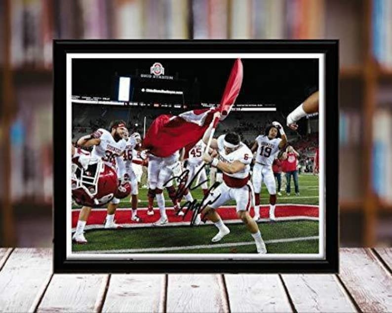 Oklahoma Sooners Desktop Frame - Planting The Flag Baker Mayfield Autograph Replica Print