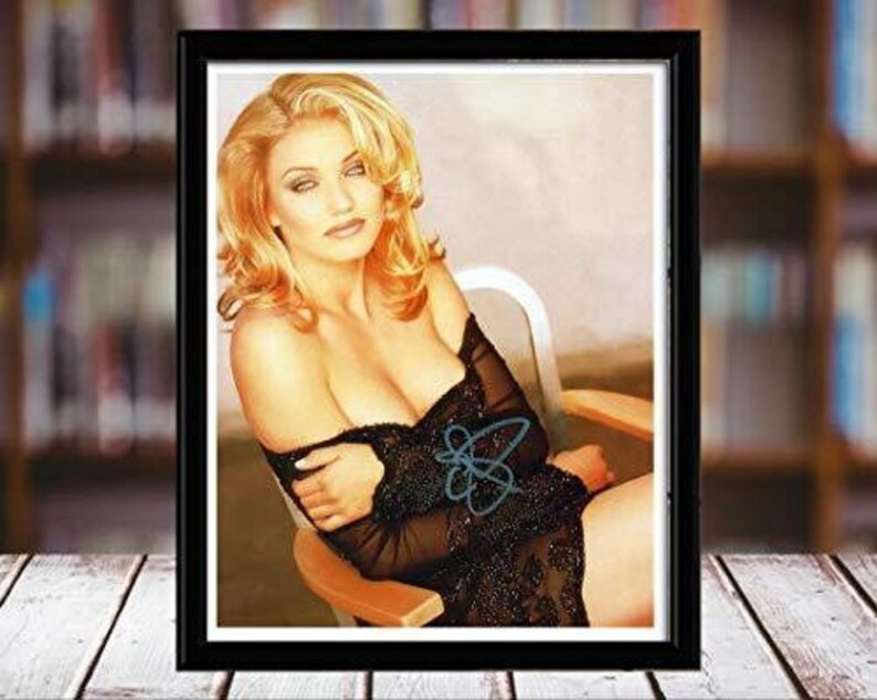 Cameron Diaz Autograph Replica Print Portrait Desktop Frame