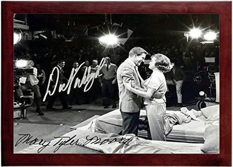 Dick Vandyke and Mary Tyler Moore Autograph Replica Super Print Landscape Dick Van Dyke Show