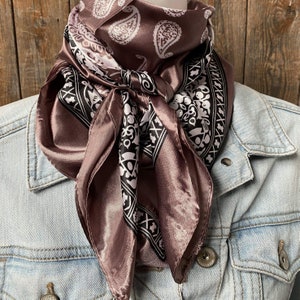 35X35" Two Tone Paisley Wild Rag / Scarf WR2557