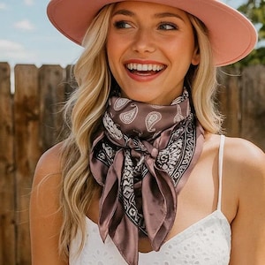 35X35&quot; Two Tone Paisley Wild Rag / Scarf WR2557