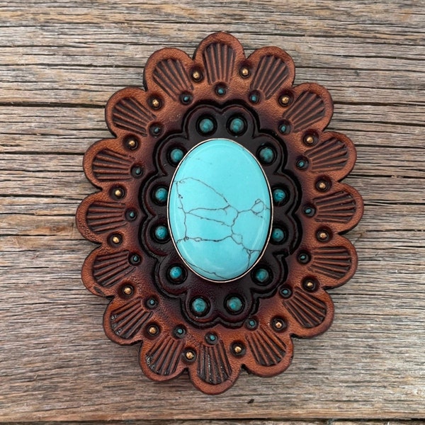 Rosette en cuir moyenne, bords huilés avec cabochon turquoise concho western R107CABTQ