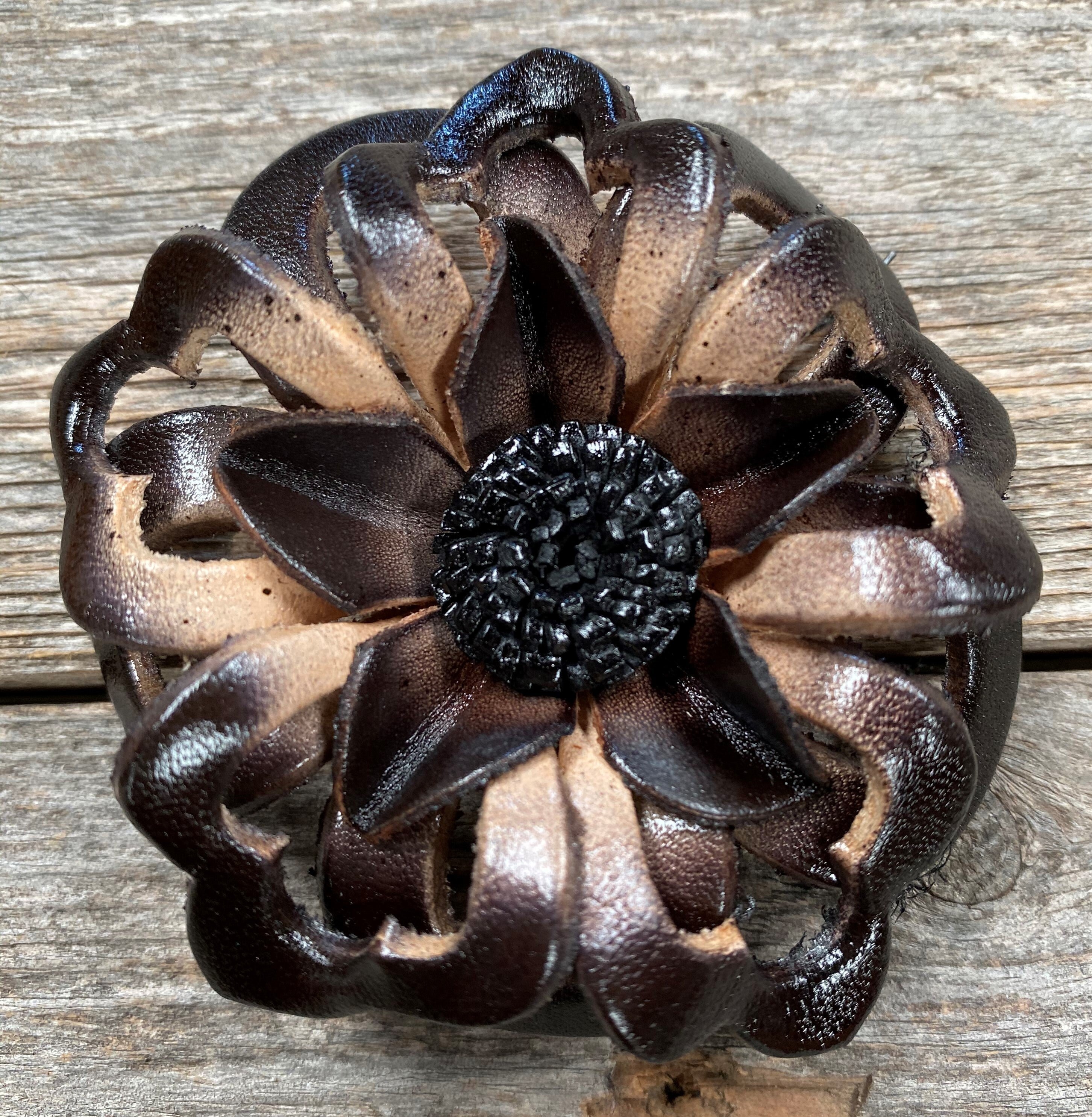 Atelier Sculpture cuir A Flor de Peau' ESPELETTE | The French Atelier Sculpture cuir A Flor de Peau' ESPELETTE | The French