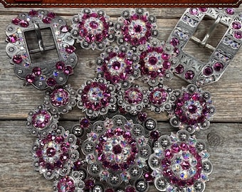 Antik silverfuchsia - AB kristallkonchos | Storlekar 2,5-3 cm | Spännen | Sadelset | Läderrosetter | Glide