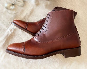 ¡Uno en stock! Botas victorianas Balmoral de cuero marrón coñac con cordones