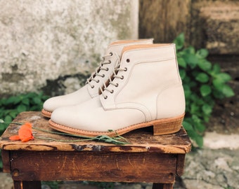 SPRING PRE-ORDER Everyday Short Ankle Boots "Cobble Skipper" in Stone Leather and Natural Sole